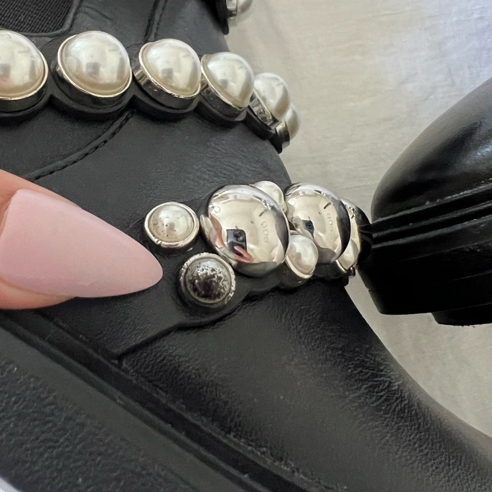 Zara Black Leather Chelsea Ankle Boots Pearl Stud Accents Pull On EU 35 - Picture 6 of 6